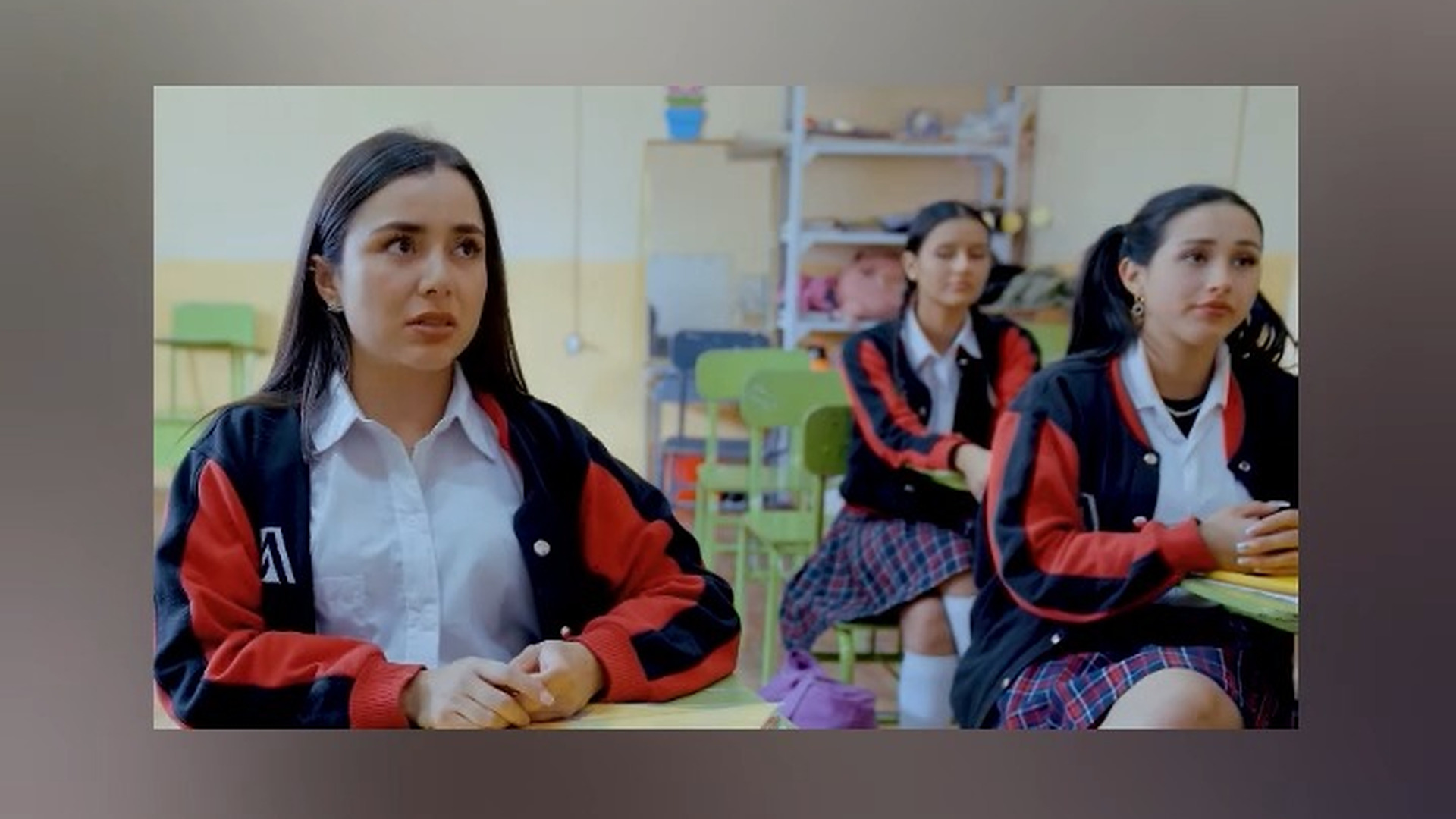 H0001052 Profesoras se vistieron de estudiantes para atrapa part2