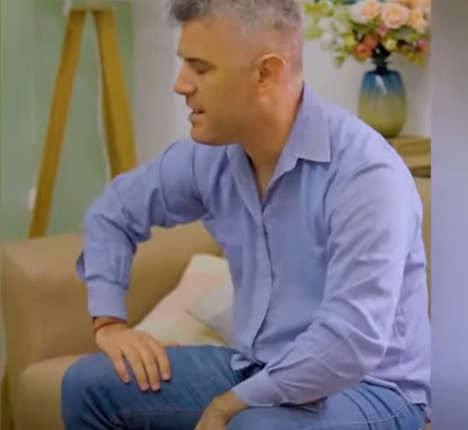 H0001028 Su Mejor Amigo Secretamente Espia Esta Enamorada part2